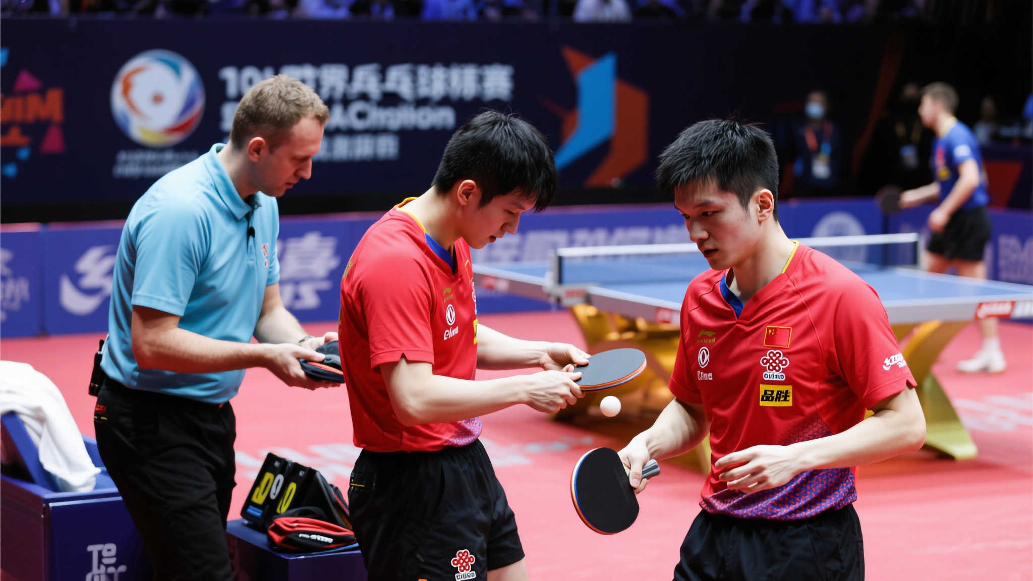 球足球的发 球足球的发